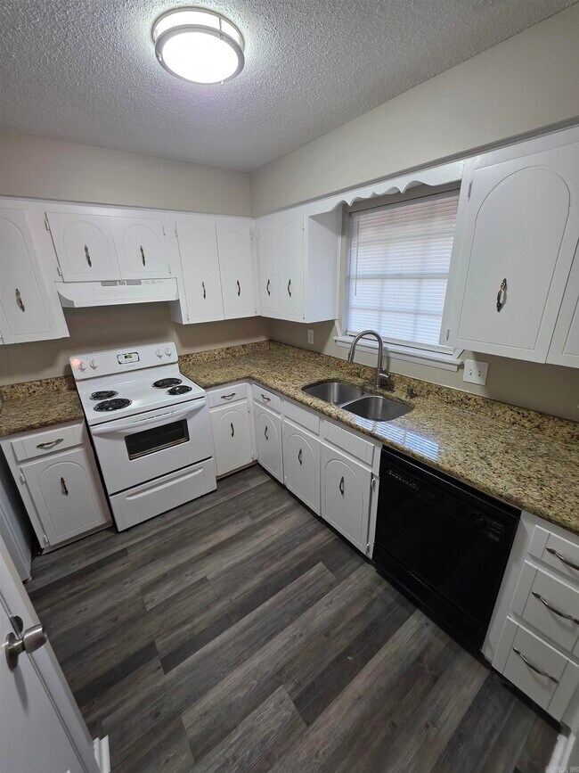 Building Photo - 17 Laramie Cove