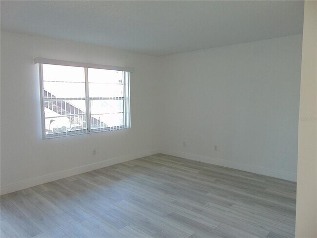 Building Photo - 9005 Tudor Dr