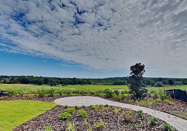 Building Photo - 15709 Vetta Dr