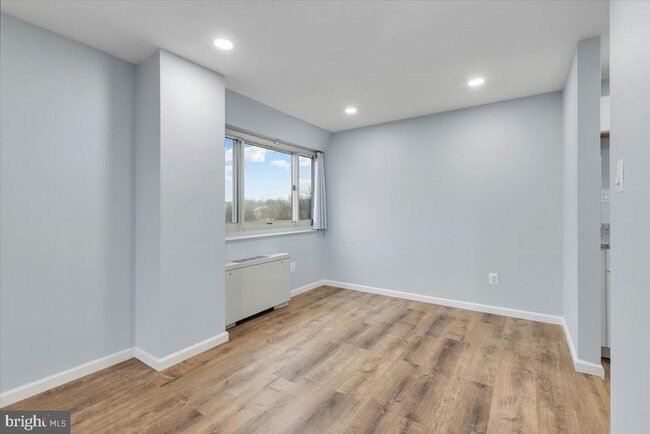 Building Photo - 4520 King St