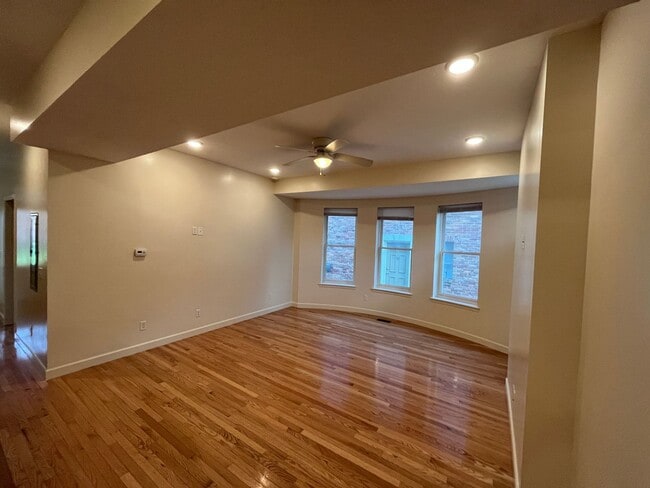 Building Photo - 211 E Lane Ave