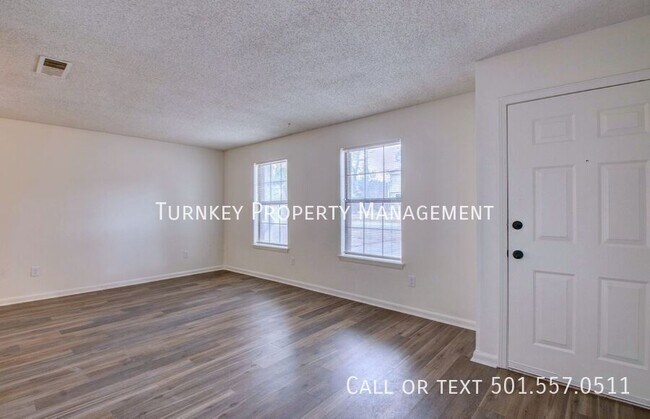 Building Photo - 1905 Labette Manor Dr