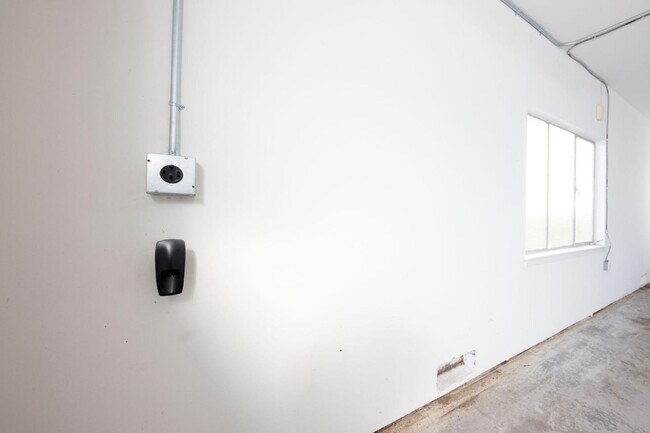 Building Photo - 30 Knightwood Ln