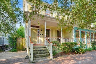 Building Photo - 2 Bedroom Charmer with Sundeck, Wood Floors, and High Ceilings
