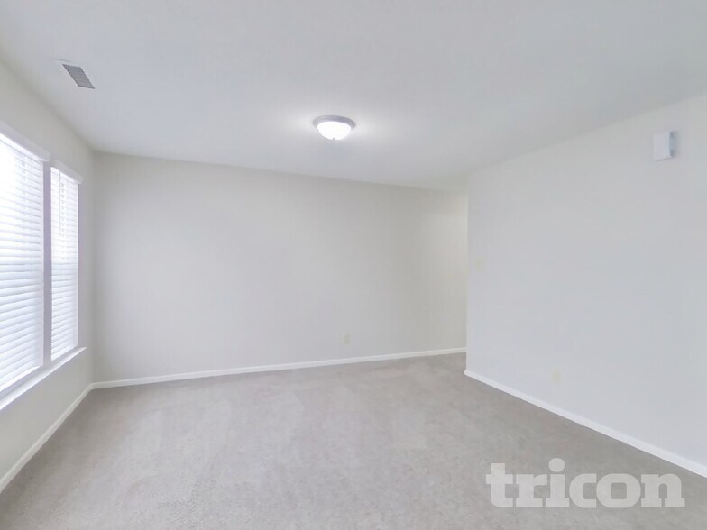 Building Photo - 9986 Split Rock Way