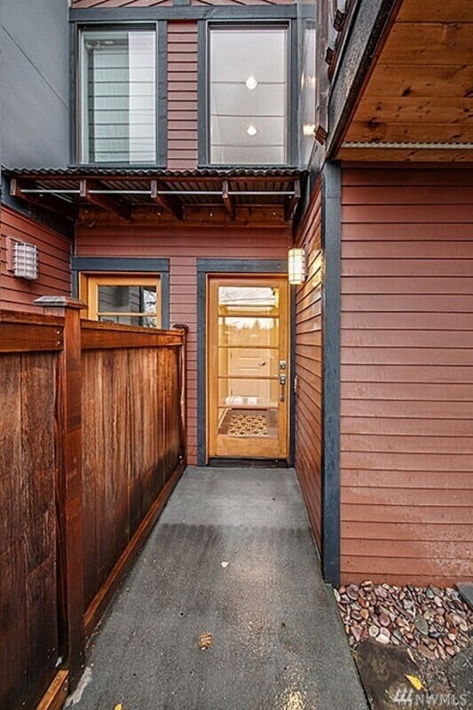 Building Photo - 3841 Woodland Park Ave N