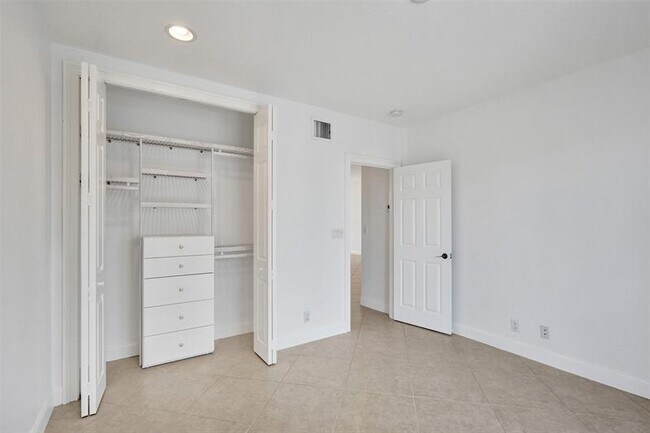 Building Photo - 1658 S Ocean Ln
