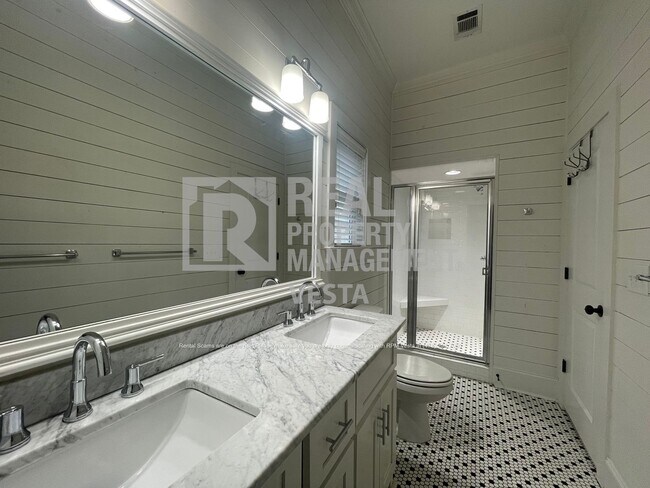 Building Photo - 435 New St