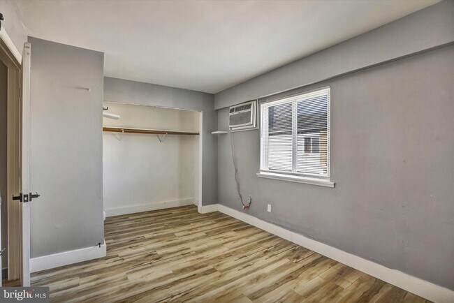 Building Photo - 63 Town Pines Ct