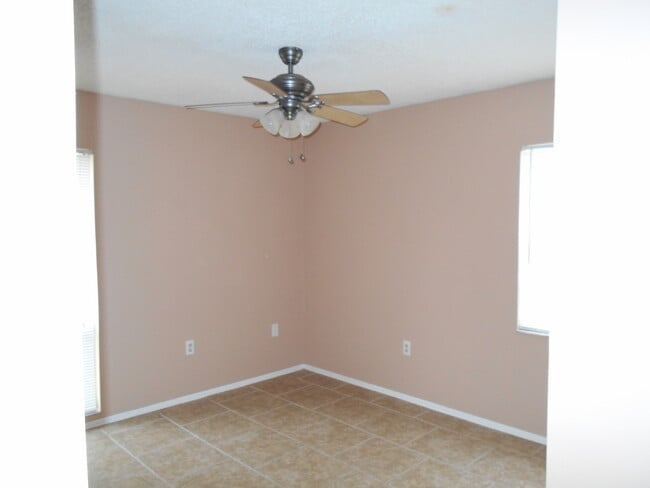 Building Photo - North Lakeland Rental!