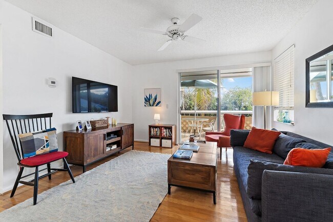 Building Photo - 353 S US Hwy 1