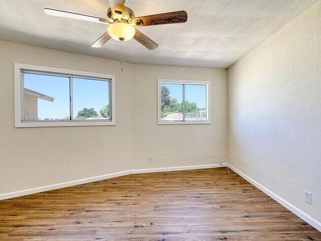 Building Photo - Available Now for Rent in the prestigious community of Silver Lakes! Please act fast as this beau...