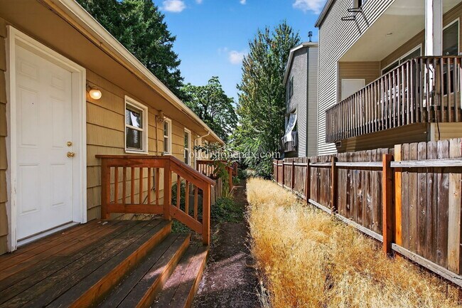 Building Photo - 7349 SE Evergreen St