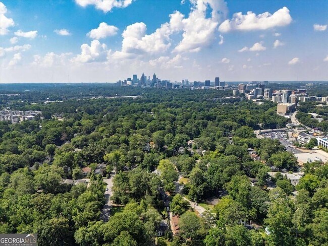 Building Photo - 2538 Parkside Dr NE