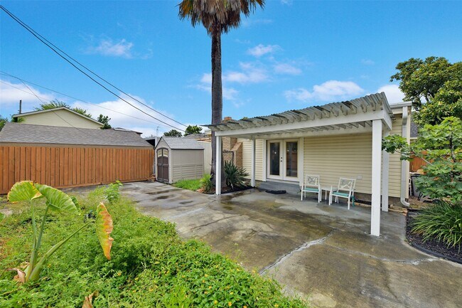 Building Photo - 4701 Avenue N 1/2 Rear