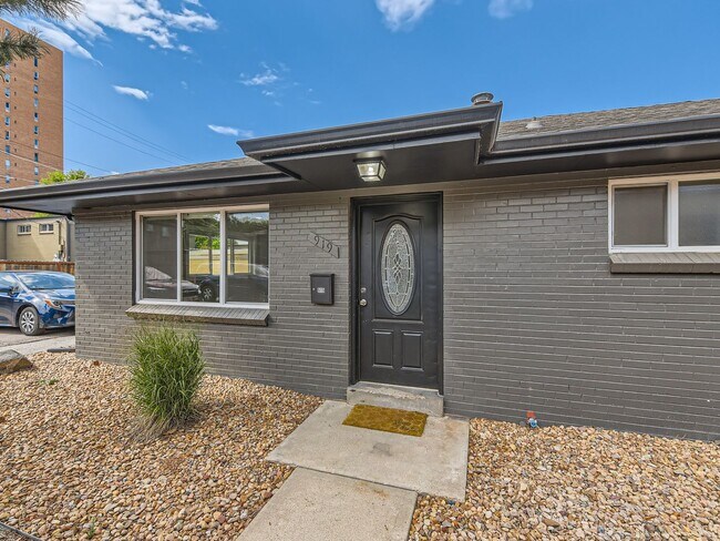 Building Photo - Hale neighborhood duplex with a large pati...