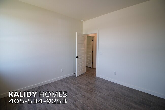 Building Photo - 2141 Kalidy Dr