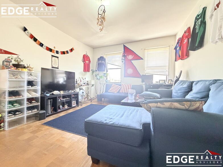 Building Photo - 160 Strathmore Rd