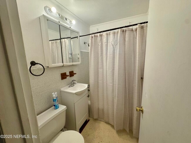 Building Photo - 2649 Lake Shore Blvd