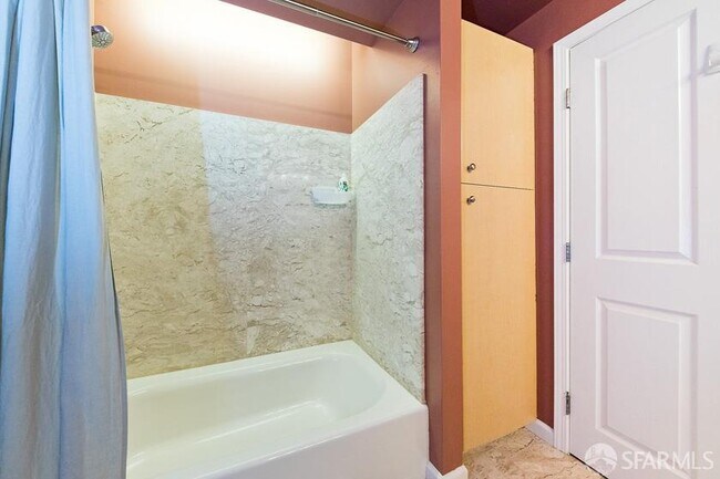 Building Photo - 140 Van Ness Ave