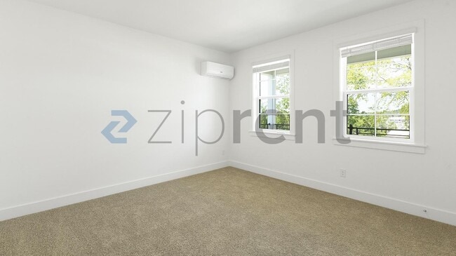 Building Photo - Unit