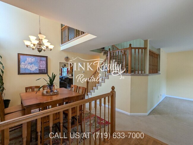 Building Photo - 8560 Avens Cir