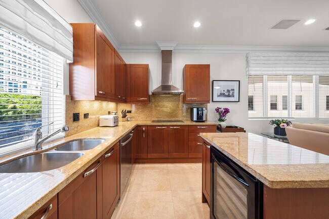 Building Photo - 514 N Birch Rd