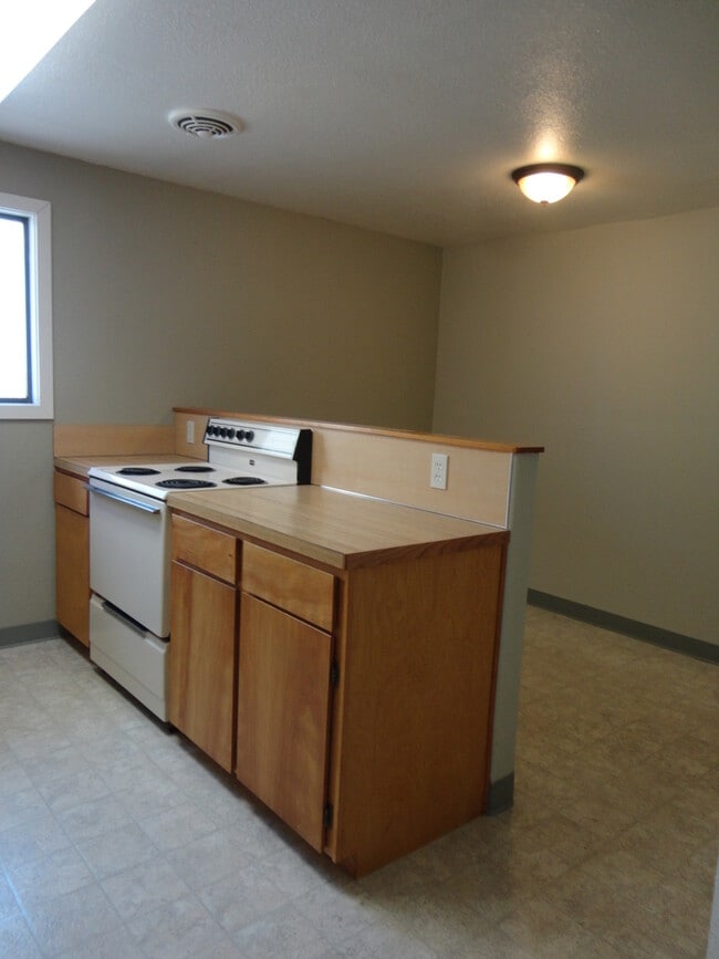 Building Photo - 228 NE Ward Ave