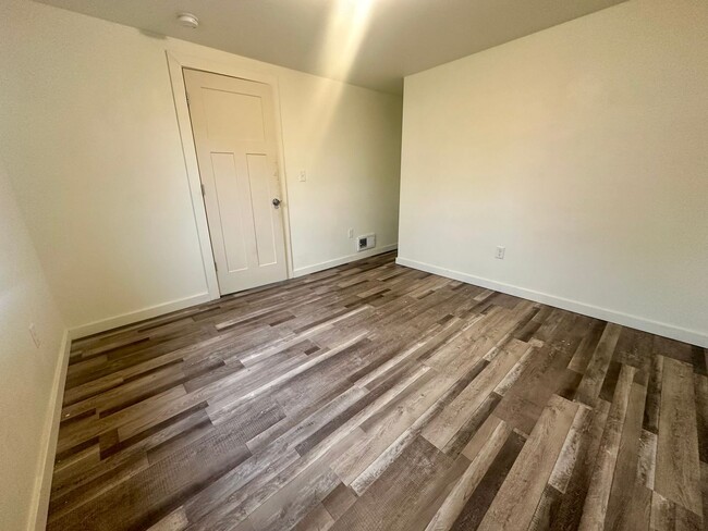 Building Photo - 5 bed 2 bath Single Family Home in Wausau