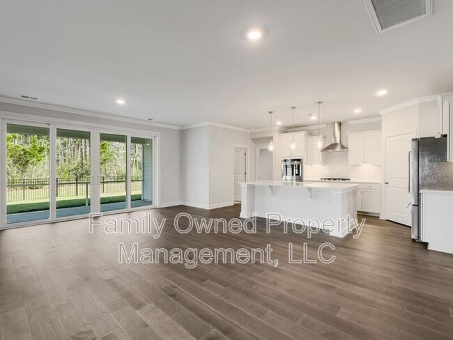 Building Photo - 208 Shortmarsh St