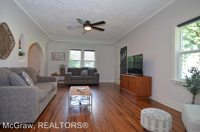 Building Photo - 4 br, 2 bath House - 1132 S. Braden Ave.