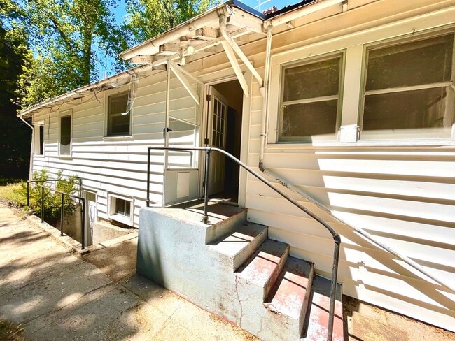 Building Photo - 3 Bedroom 1 bath home in Nevada City