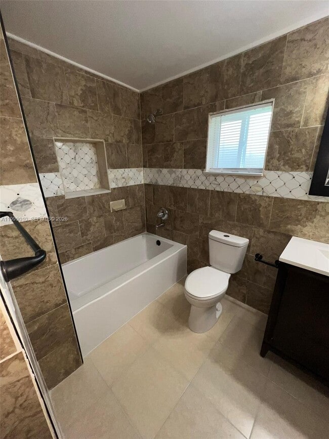 Building Photo - 6018 Plunkett St