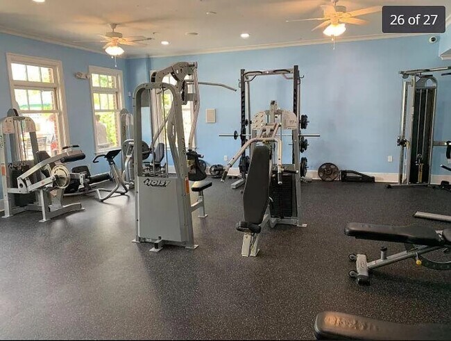 Building Photo - Three Bedroom End Unit Townhome in AMAZING Neighborhood!