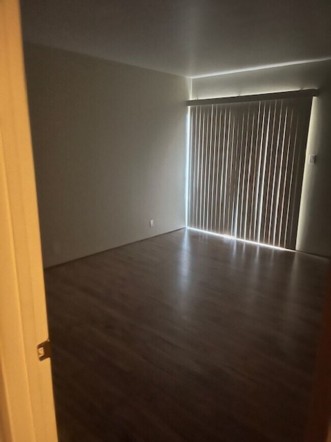 Building Photo - Lovely 2 Bedroom and 2 Bathroom Condo!
