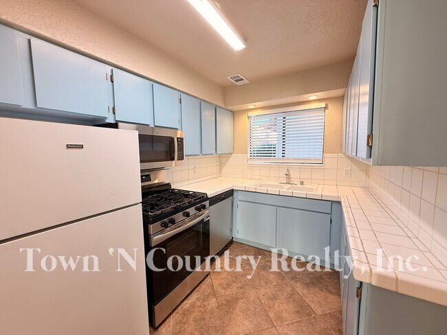 Building Photo - 100 W Rossi St