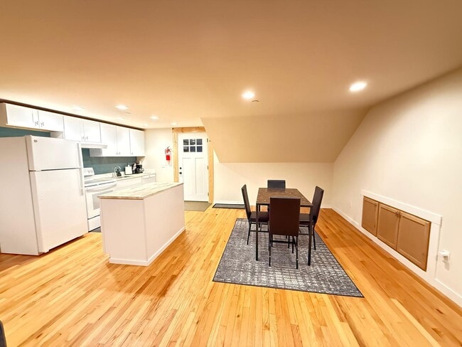 Building Photo - 1017 E Front St