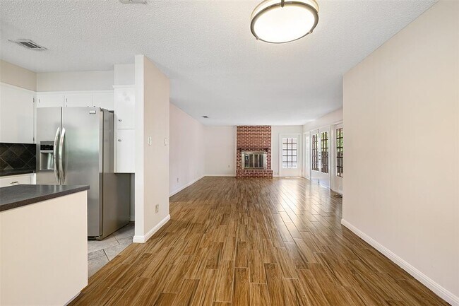 Building Photo - 8801 Camelia Ln