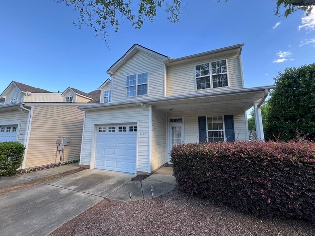 Building Photo - Beautiful 3BD, 2.5BA Raleigh Townhome in t...