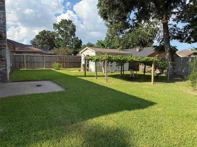 Building Photo - 4323 Oneida St