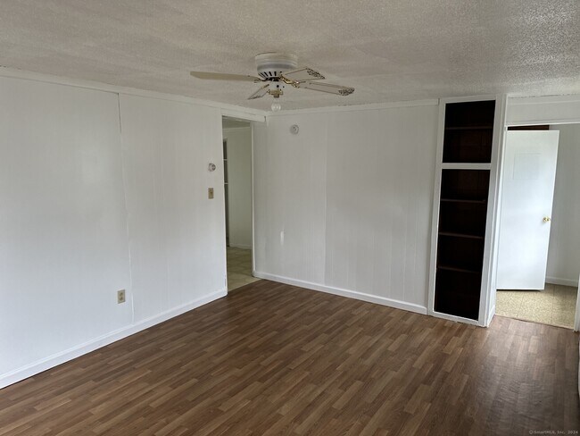 Building Photo - 4 Martin St