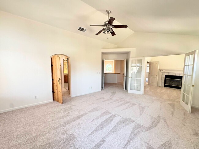 Building Photo - 5017 Toyon Way