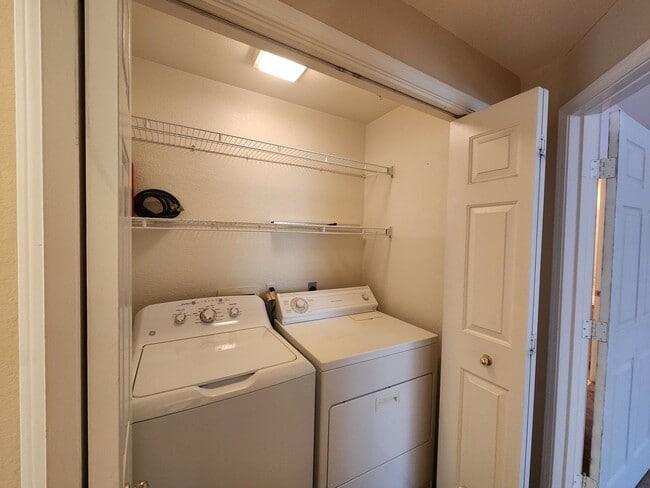 Building Photo - Fabulous First Floor Condo!