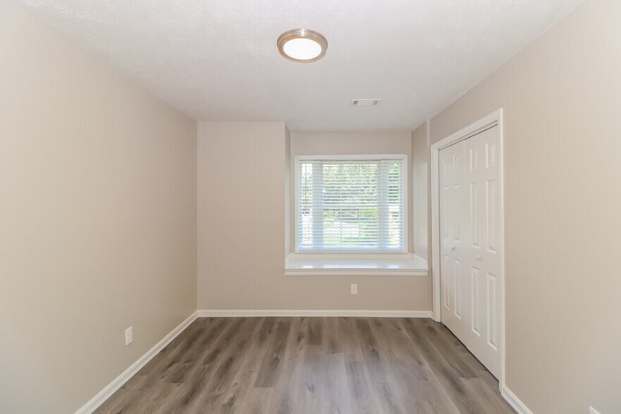 Building Photo - 1484 Yorktown Dr NW