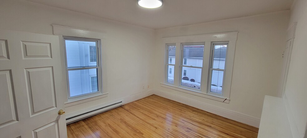 Building Photo - 28 Brook St