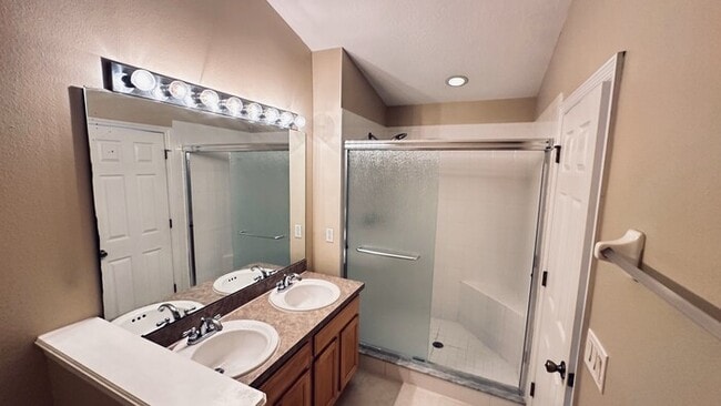 Building Photo - Elegant 2 Master Suite Townhome with Disne...