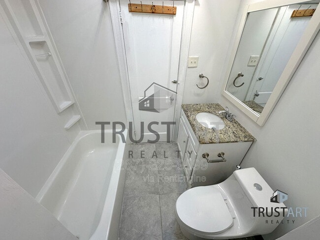 Building Photo - 805 Lindley Ave