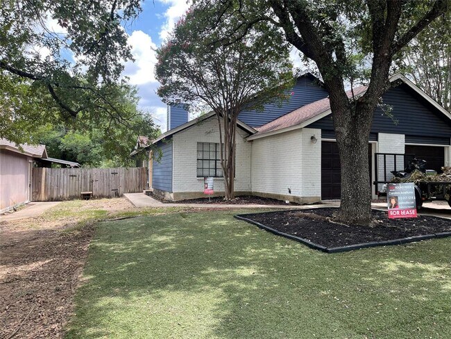 Building Photo - 2031 Redwing Way