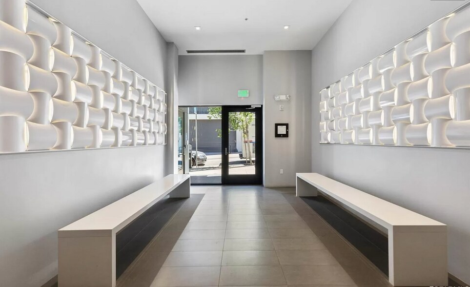 Lobby - 616 20th St