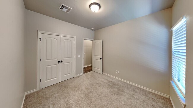 Building Photo - Very Nice 4 Bedroom 2 Bathroom Home in Deer Creek Schools with a Neighborhood Park/Pool